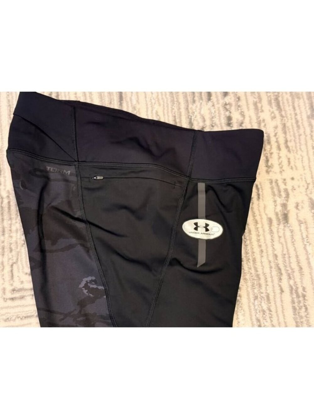 New Under Armour women's small (fitted) black/camo Storm Coldgear leggings - Picture 3 of 8